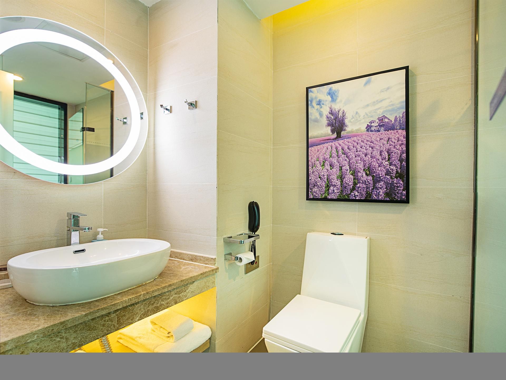 Huazhu - Superior Twin