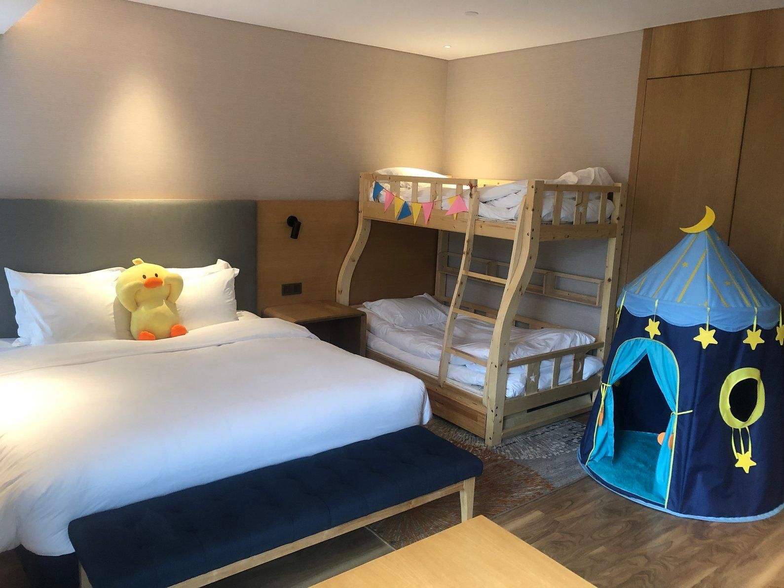 Holiday Inn Express Luanchuan By IHG 1 King 1 Bunk Bed Standard Kids Theme 3