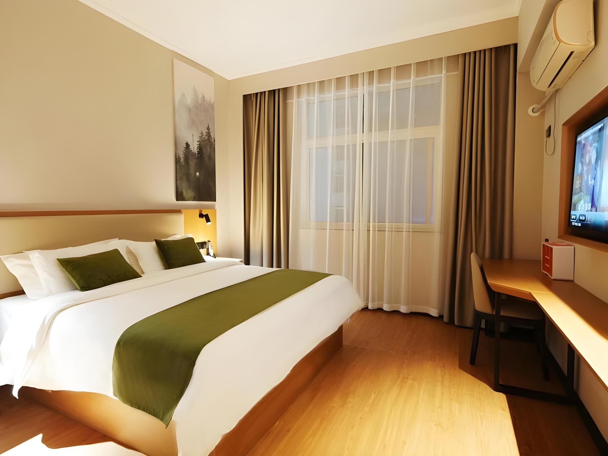 Hotel Queen Room