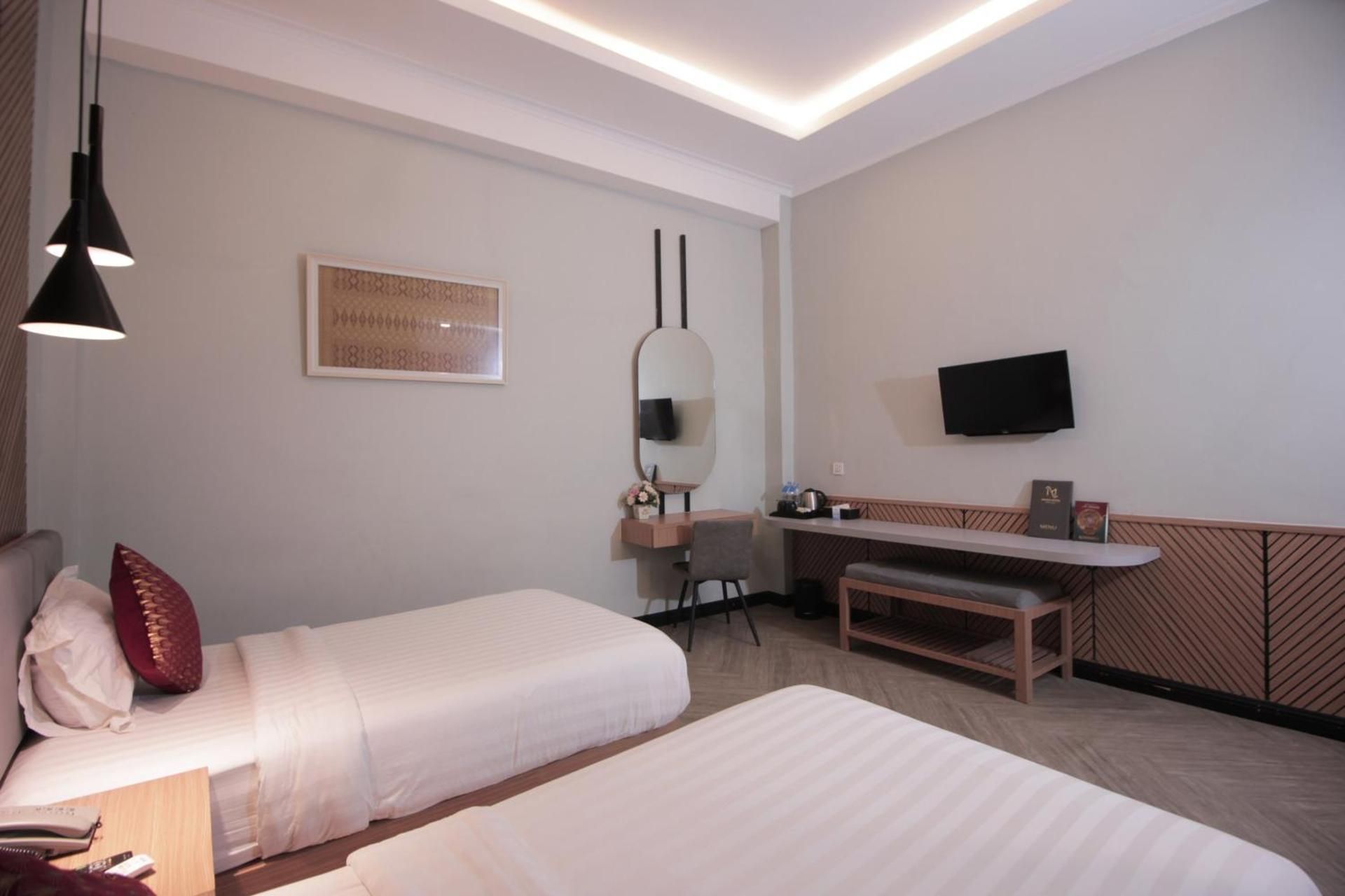 Muara Hotel Grand Deluxe Twin Room 3