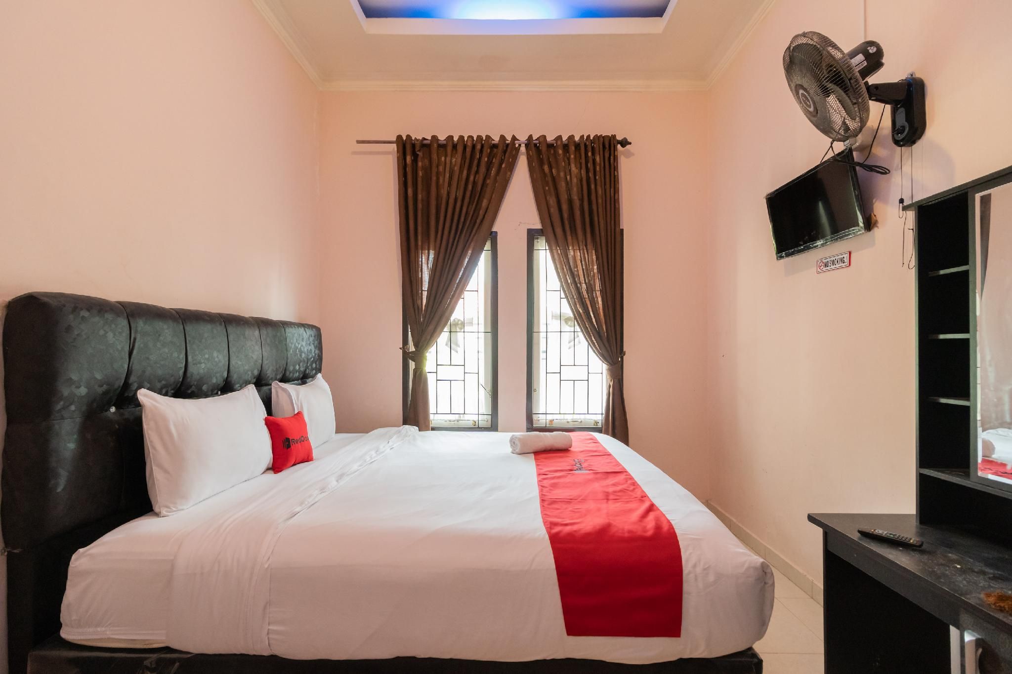 RedDoorz Room