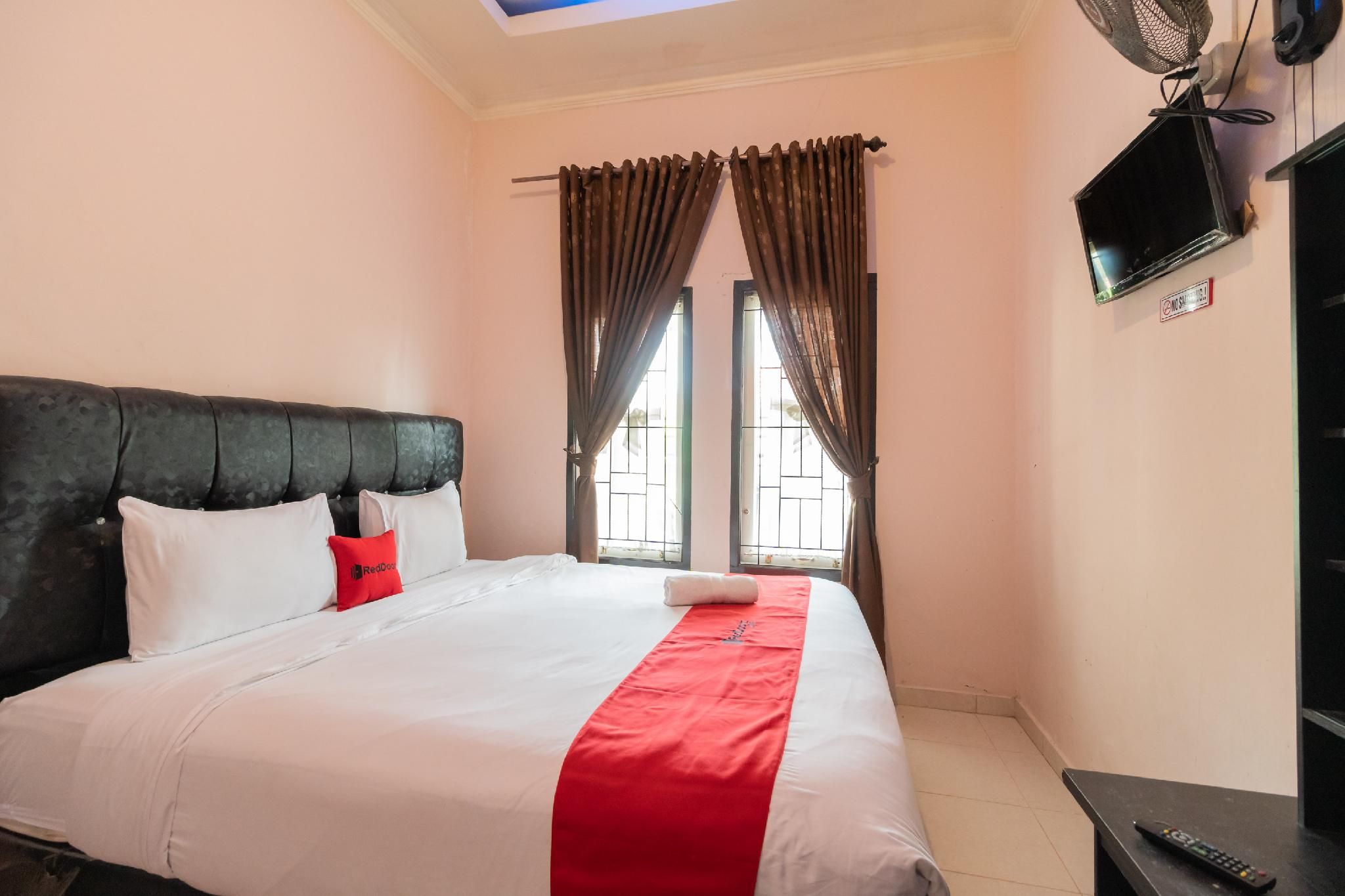 RedDoorz Room