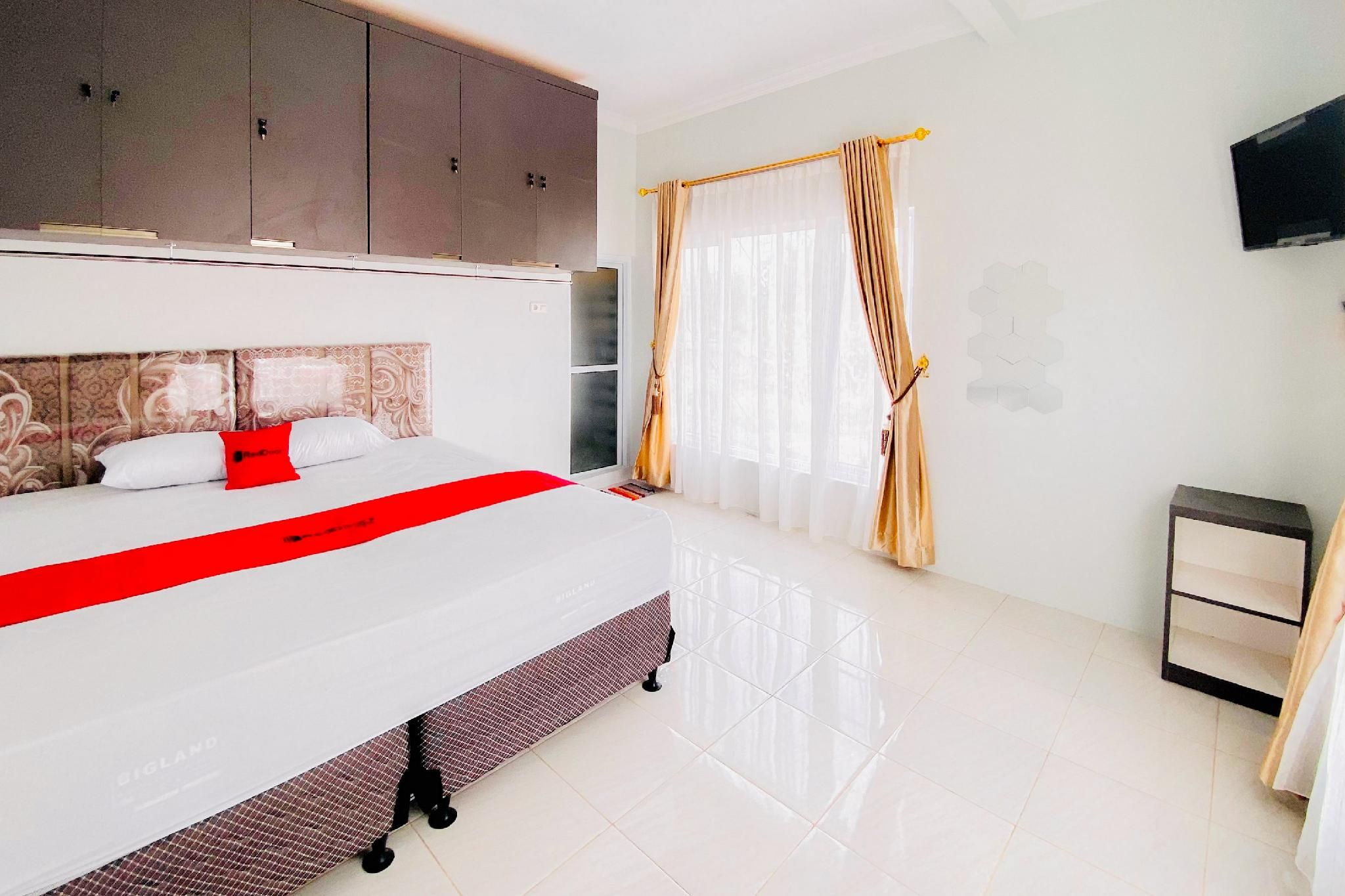 RedDoorz Syariah @ GCL Bukittinggi Standard Room