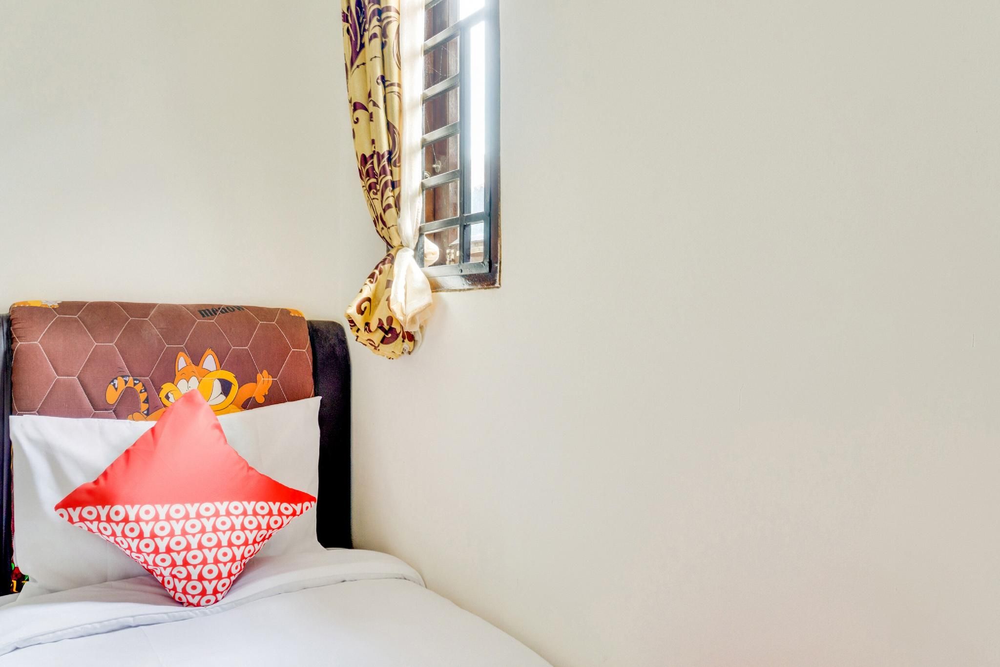 OYO 3015 Galliano Homestay Syariah Deluxe Double Room 3