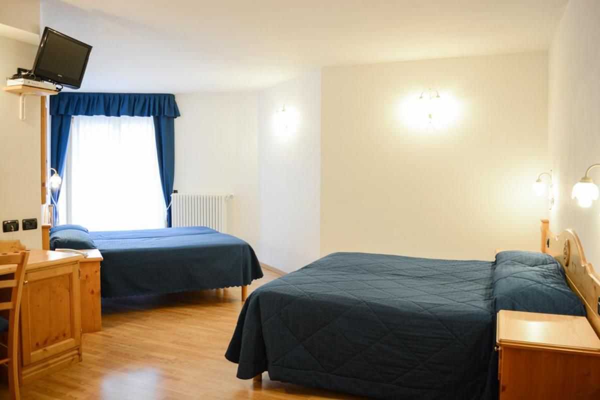 Family Room (2 Adults + 2 Children)