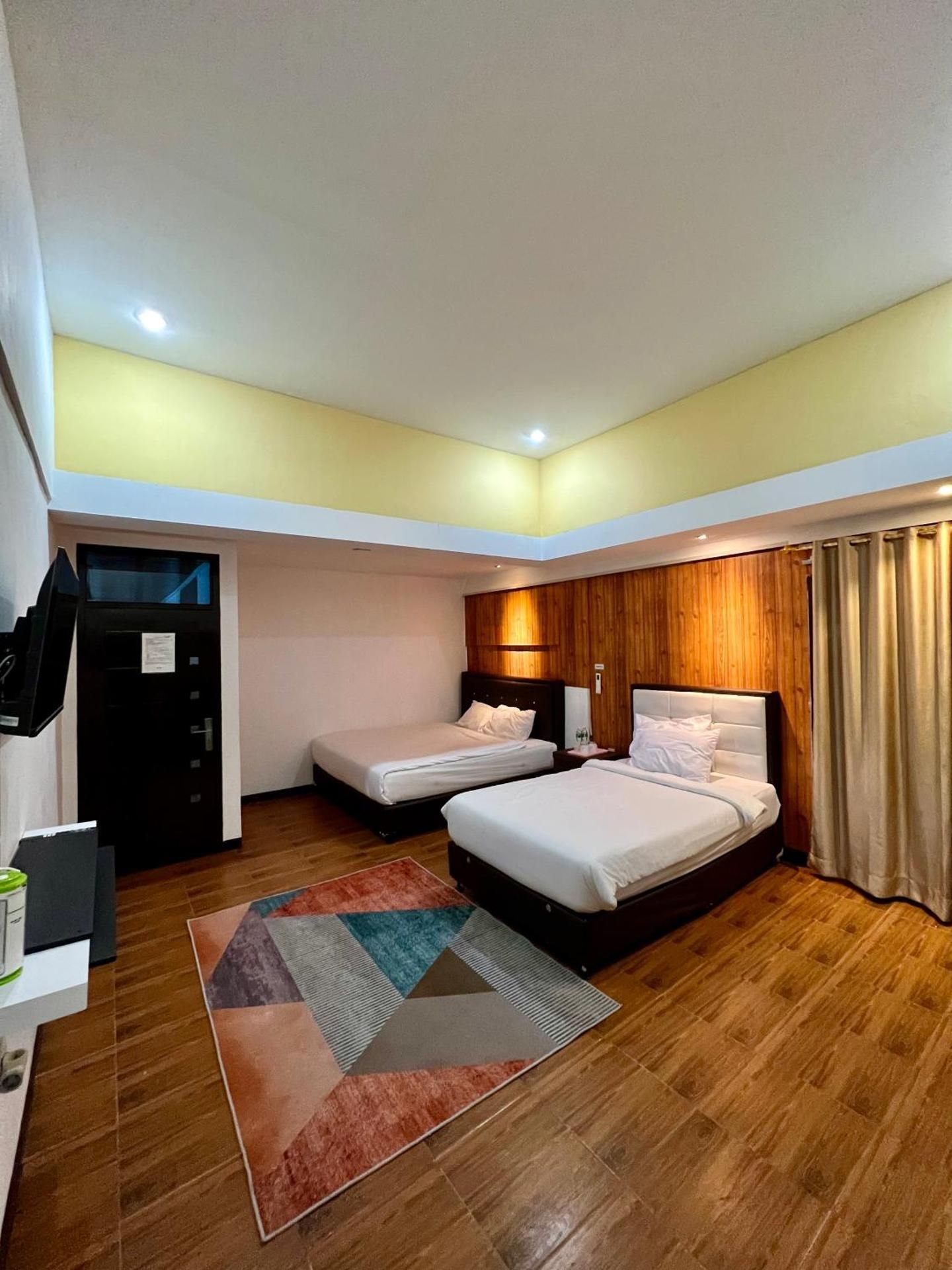 Deluxe Family Room