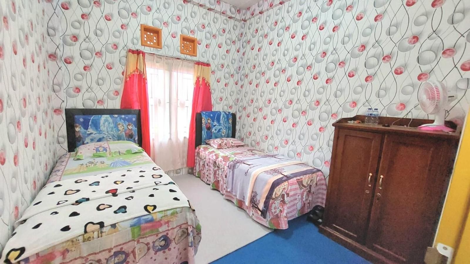 Standard Twin Room with Shared Bathroom