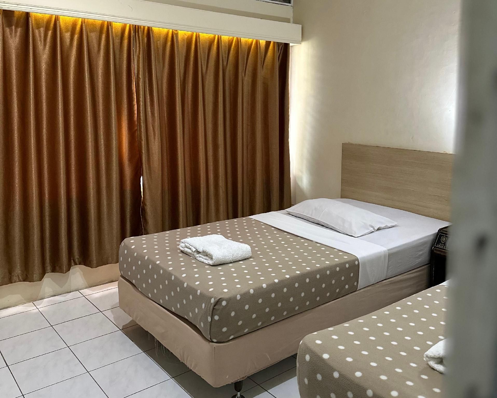 Lima's hotel Standard Twin Room with Shower 2