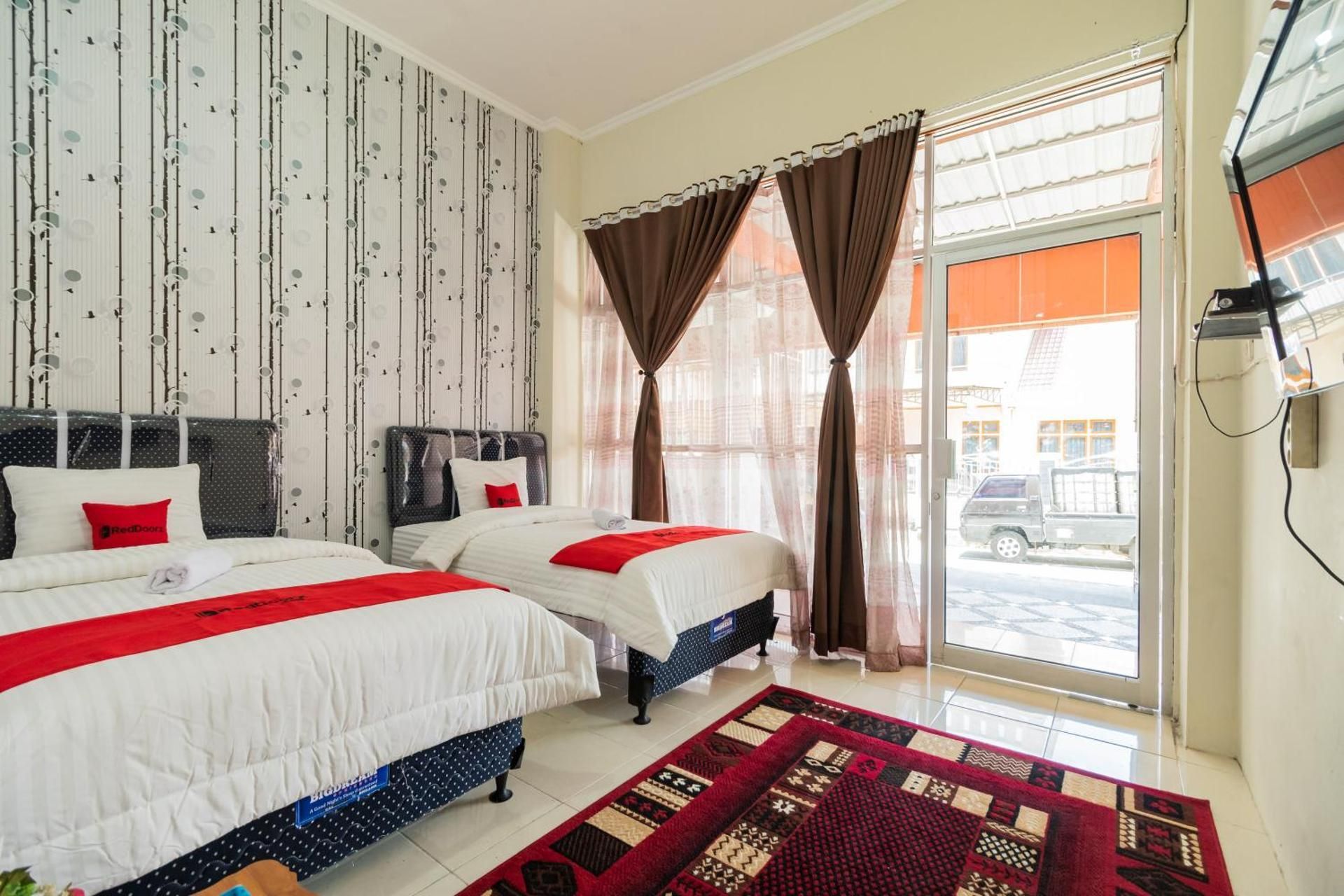 RedDoorz Room