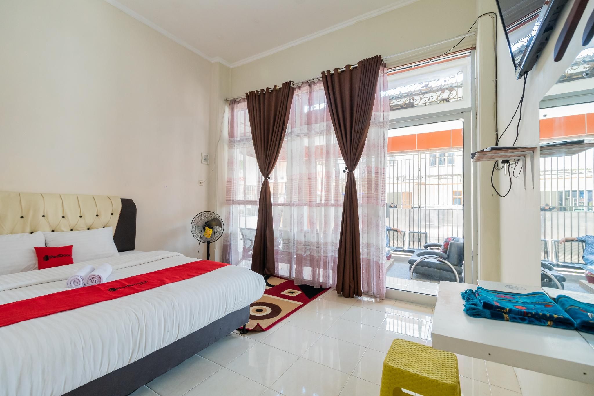 RedDoorz Room