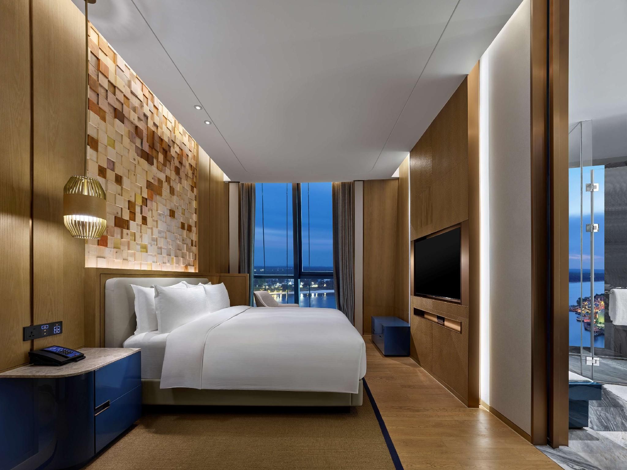King Deluxe Ocean View Suite