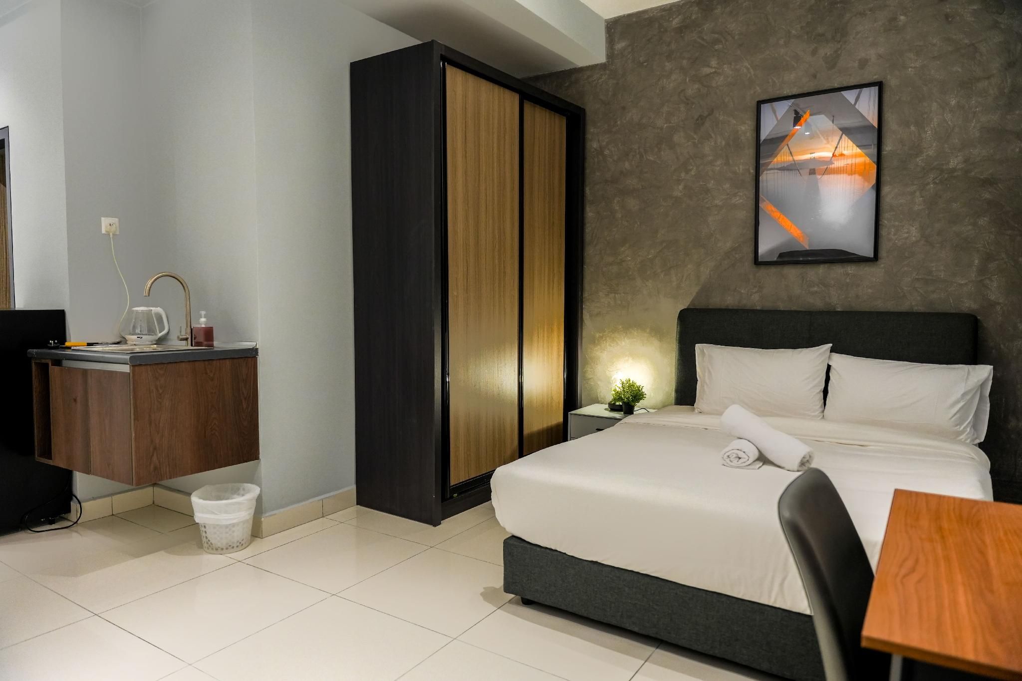 Studio Queen Apartment