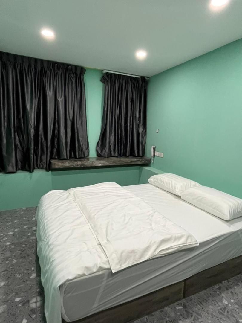 Deluxe Queen Room