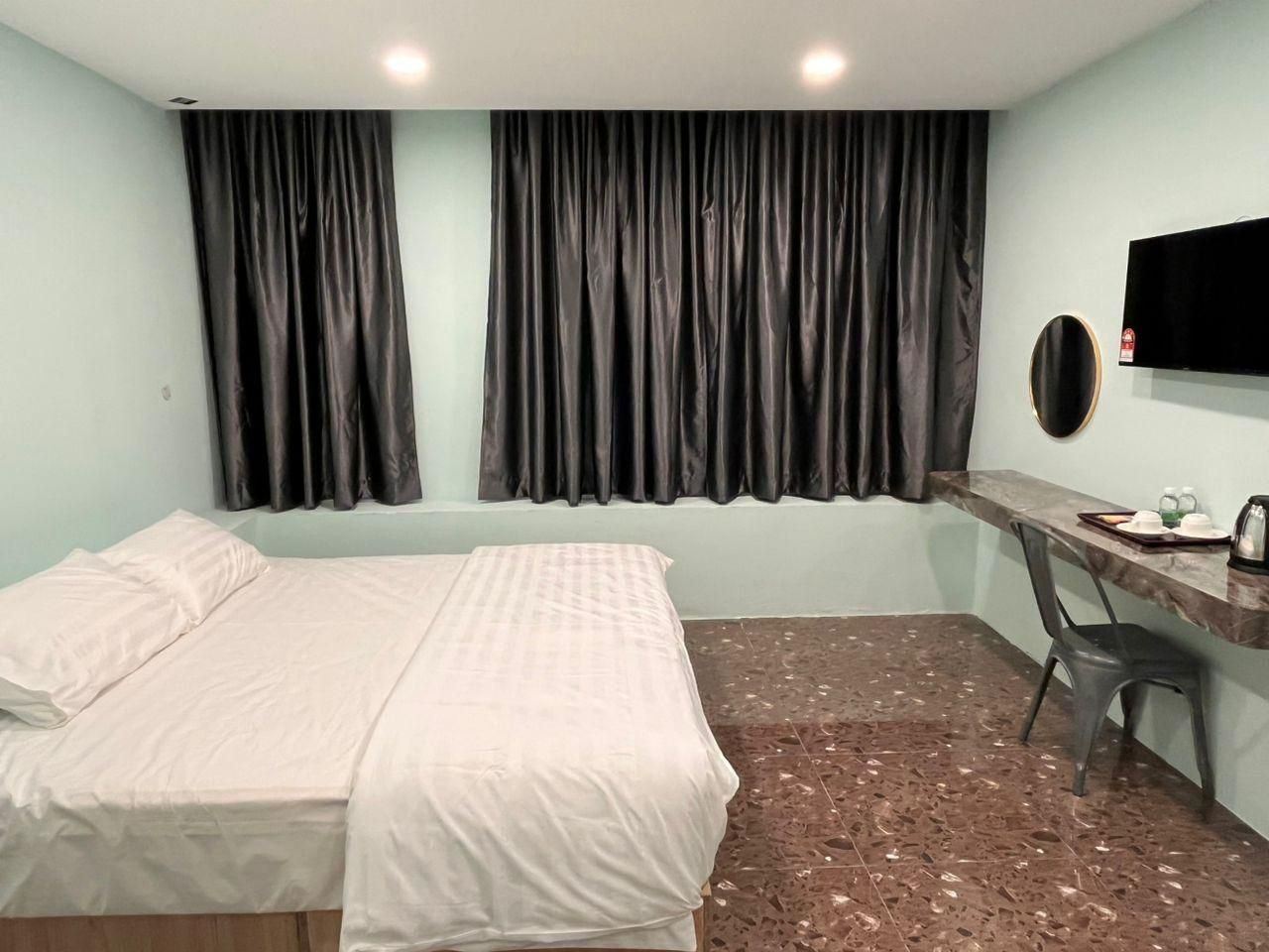 Club King Bed