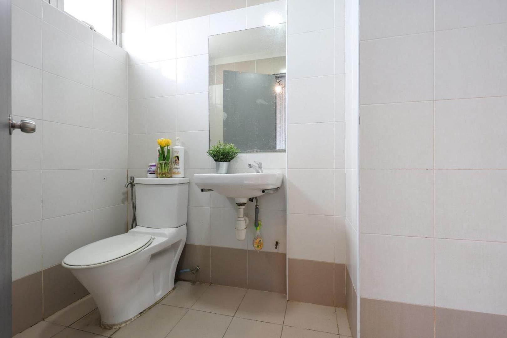 Deluxe One-Bedroom Apartment