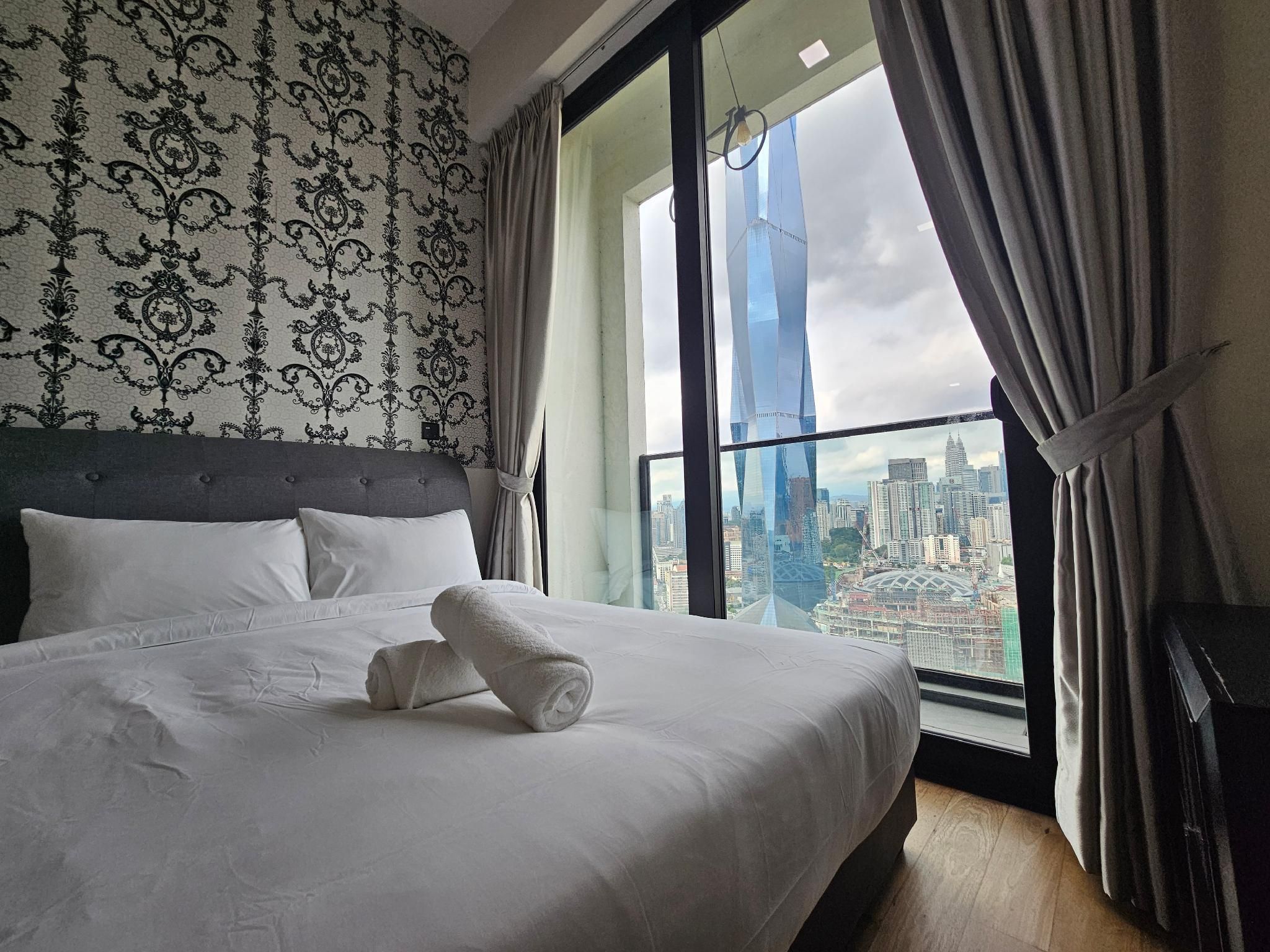 3 Bedroom Apartment with Petronas Twin Tower View