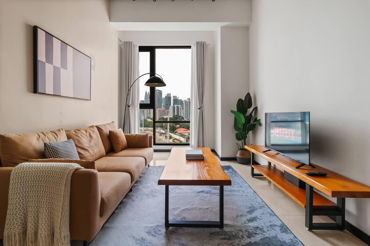 One Bedroom Apartment - Balcony with Petronas Twin Tower View