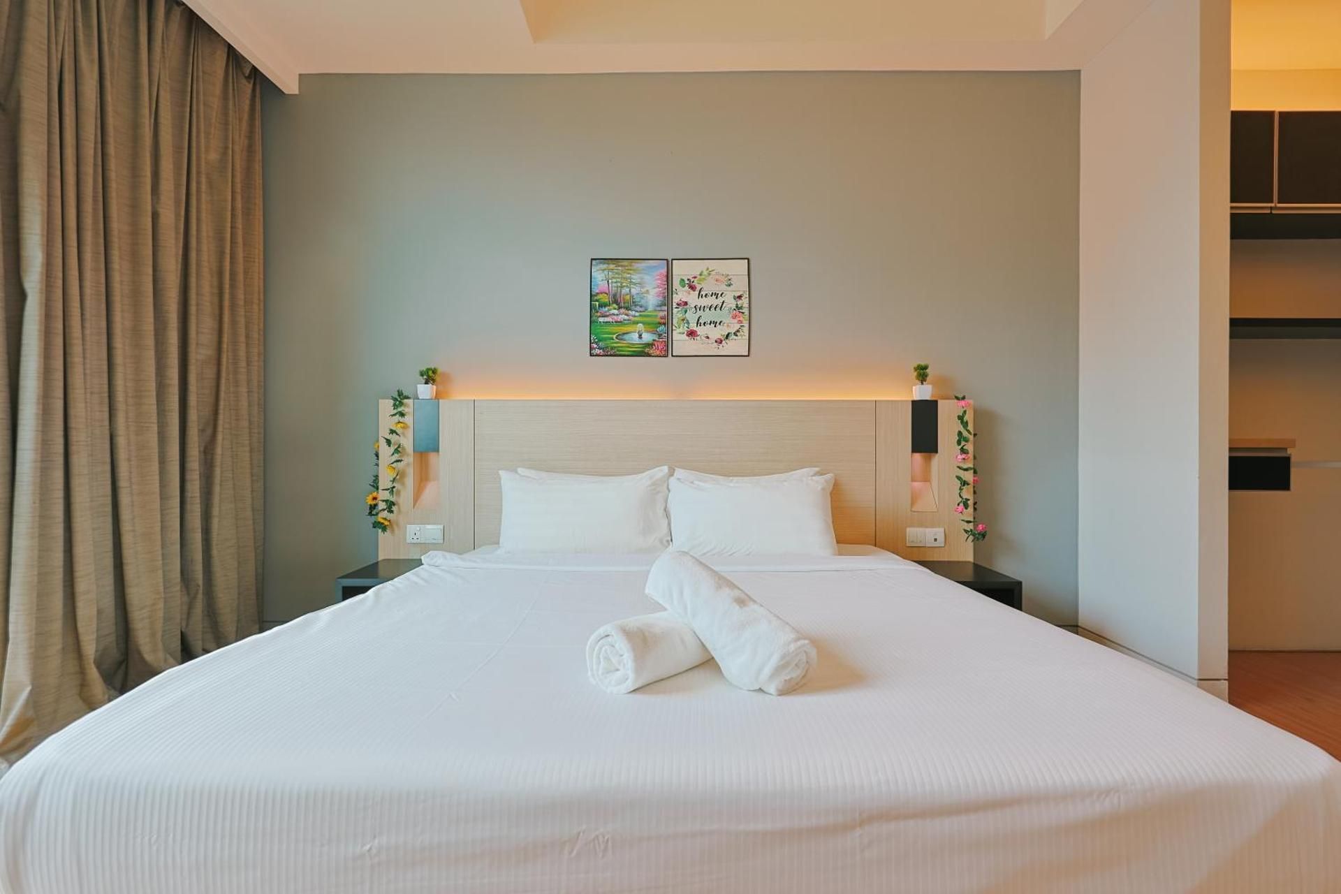 DELUXE APARTMENT