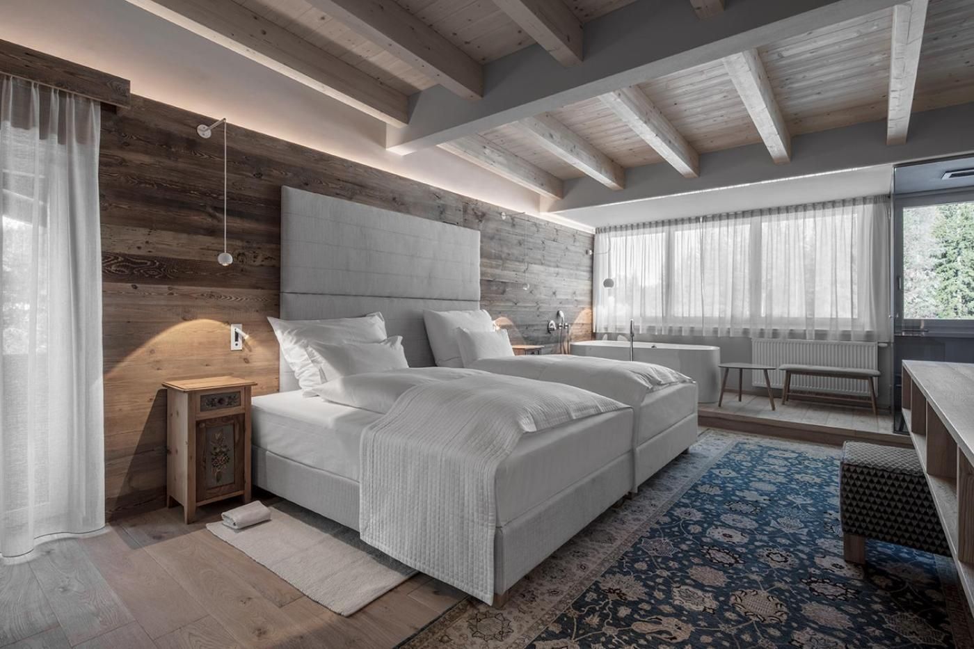 Deluxe Suite with Spa Bath