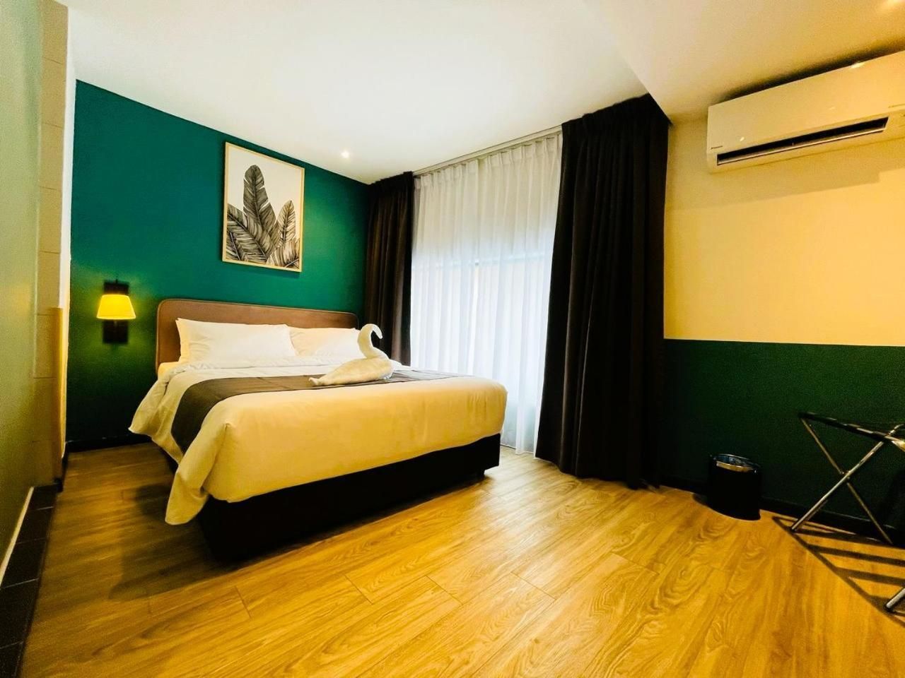 Queen Room with Spa Bath