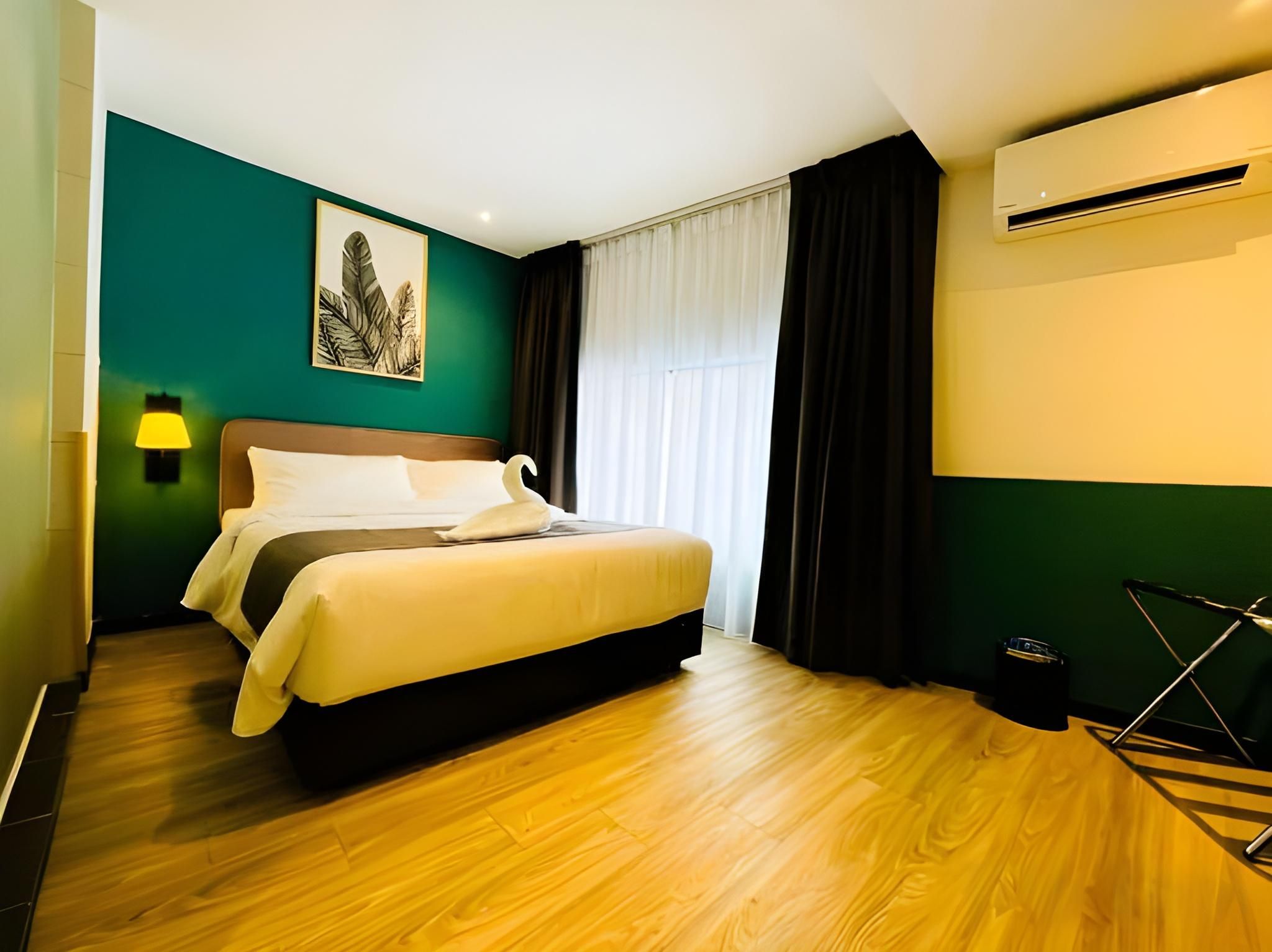 Executive Queen Room No Window