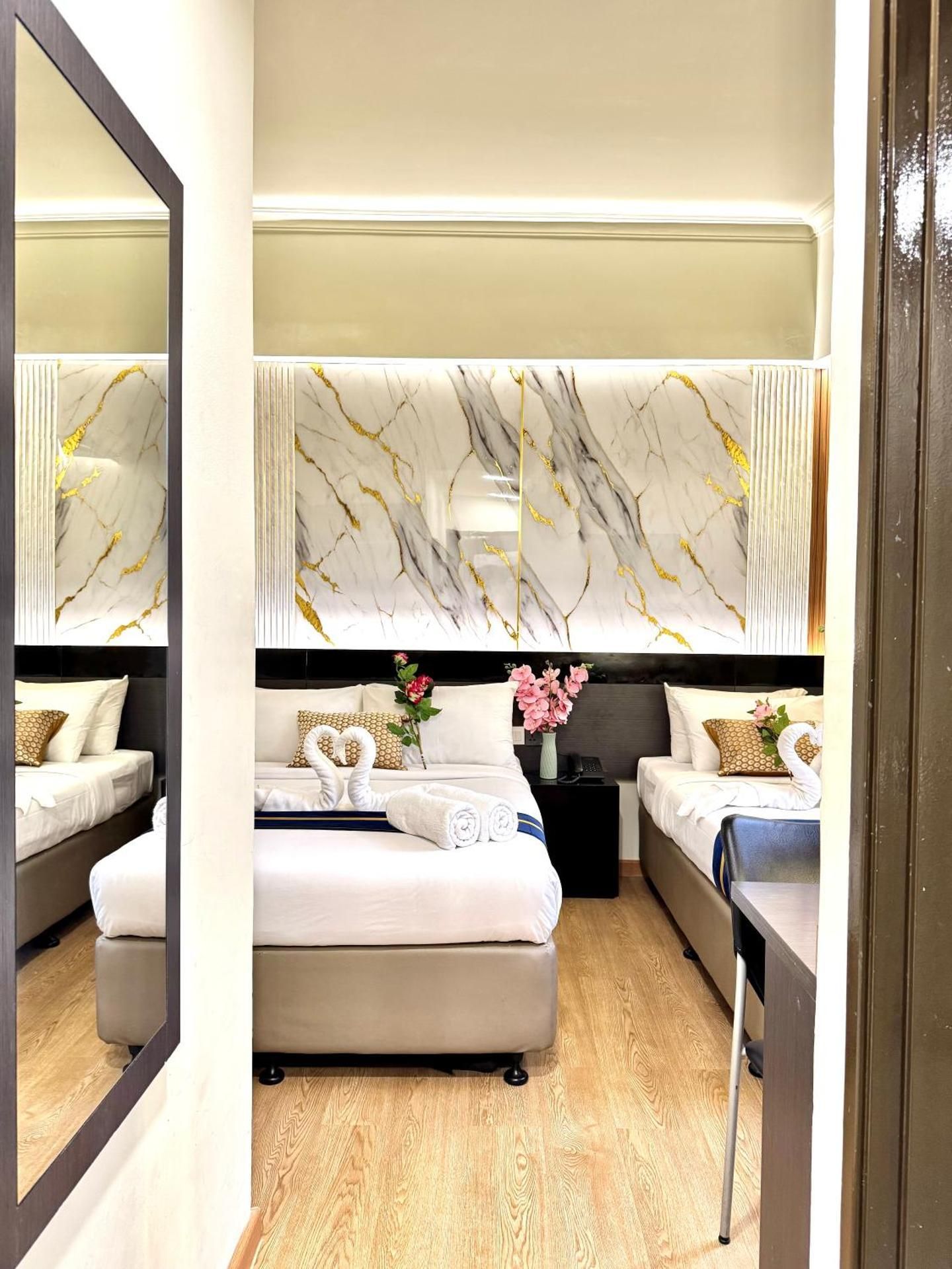 Deluxe Triple Room with Window