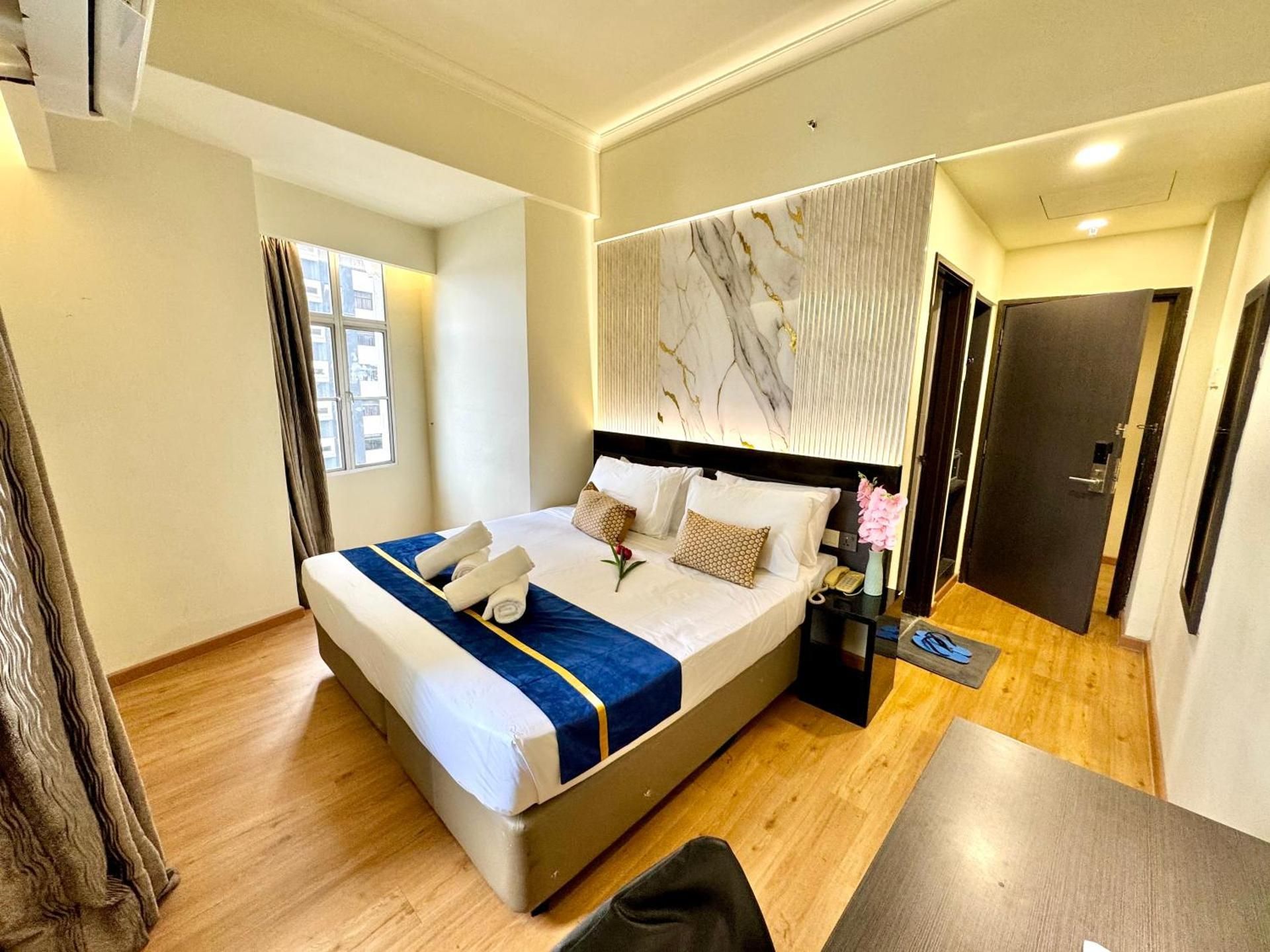 Deluxe Queen Room