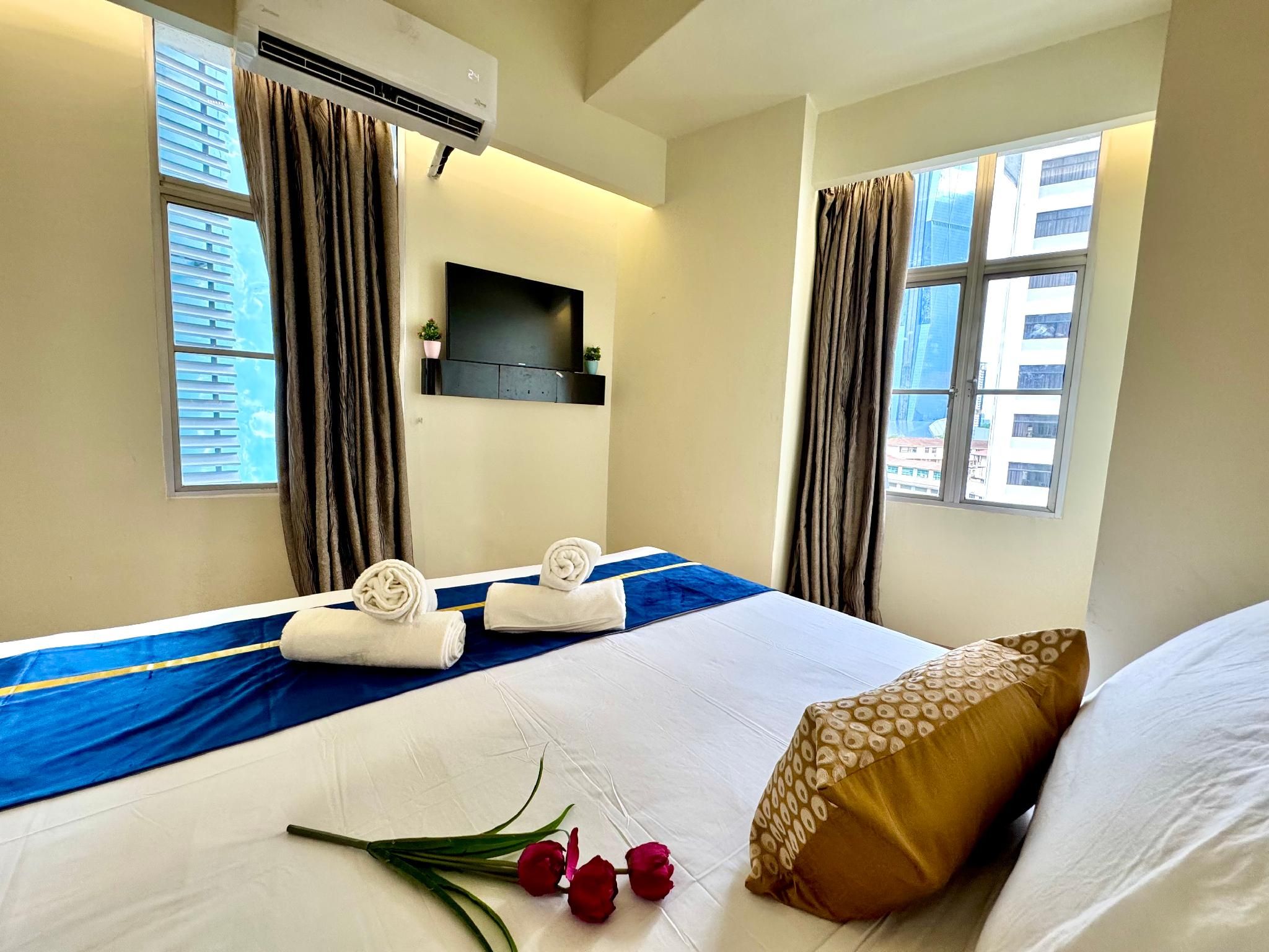Deluxe King Room with Window