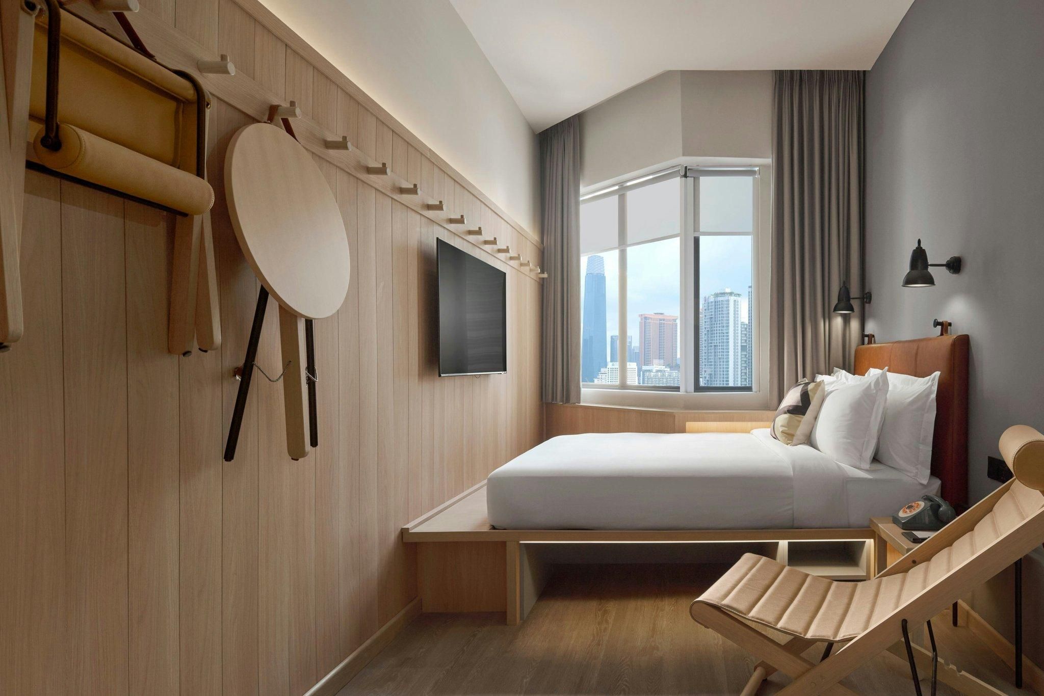 Moxy Executive, Executive Guest room, 1 Queen, City view