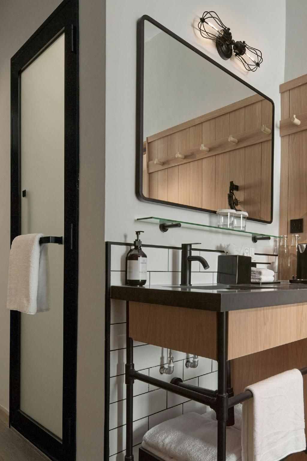 Moxy Executive Loft, Loft, 1 Twin, City view