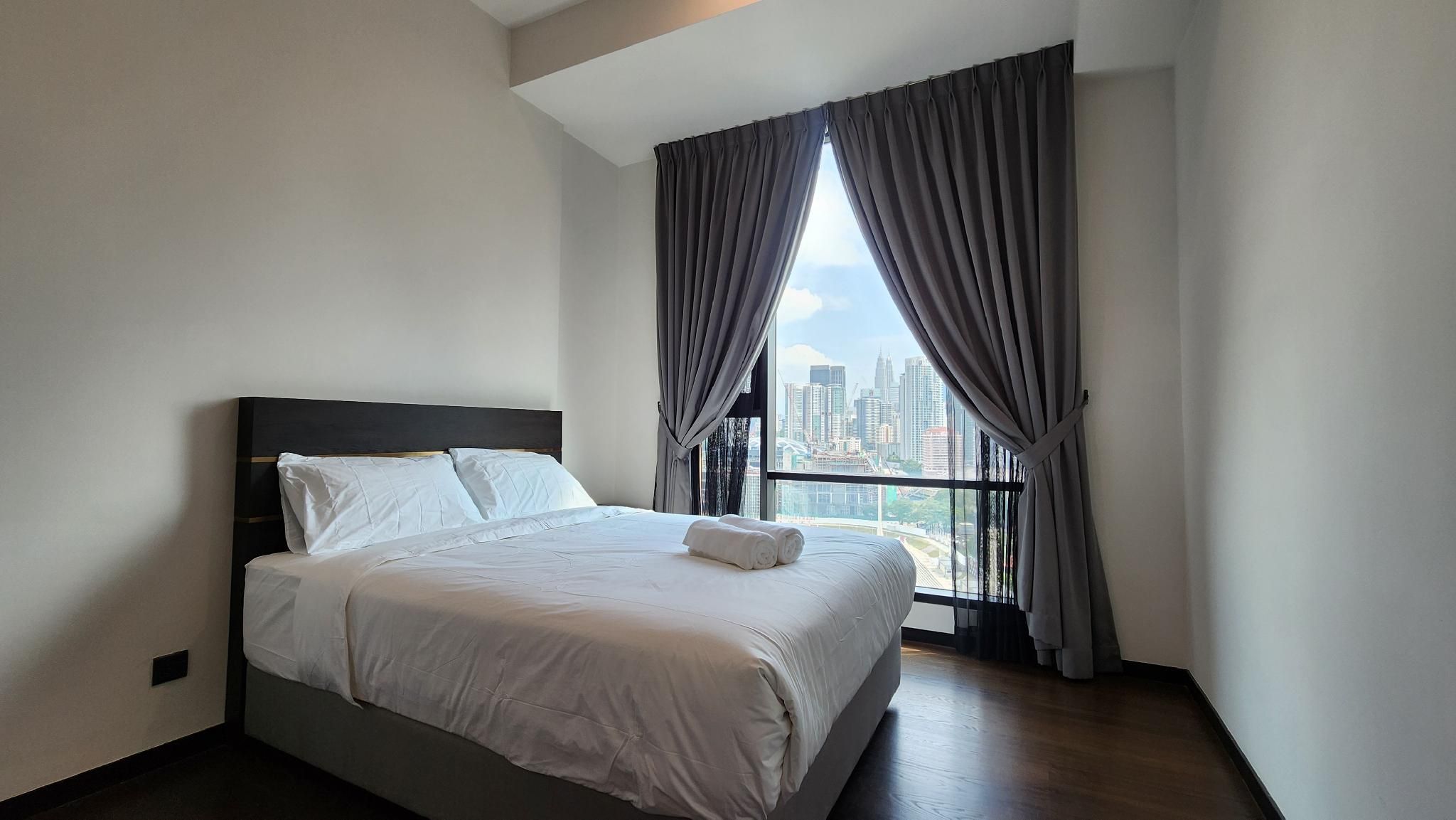 Three Bedroom Suite City View