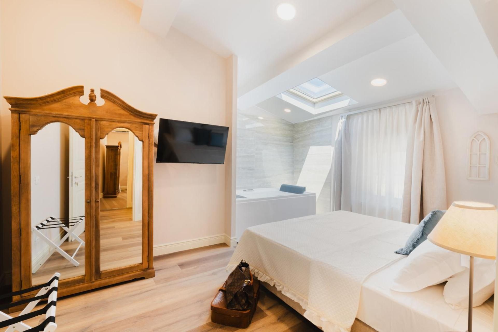 Suite with Hot Tub