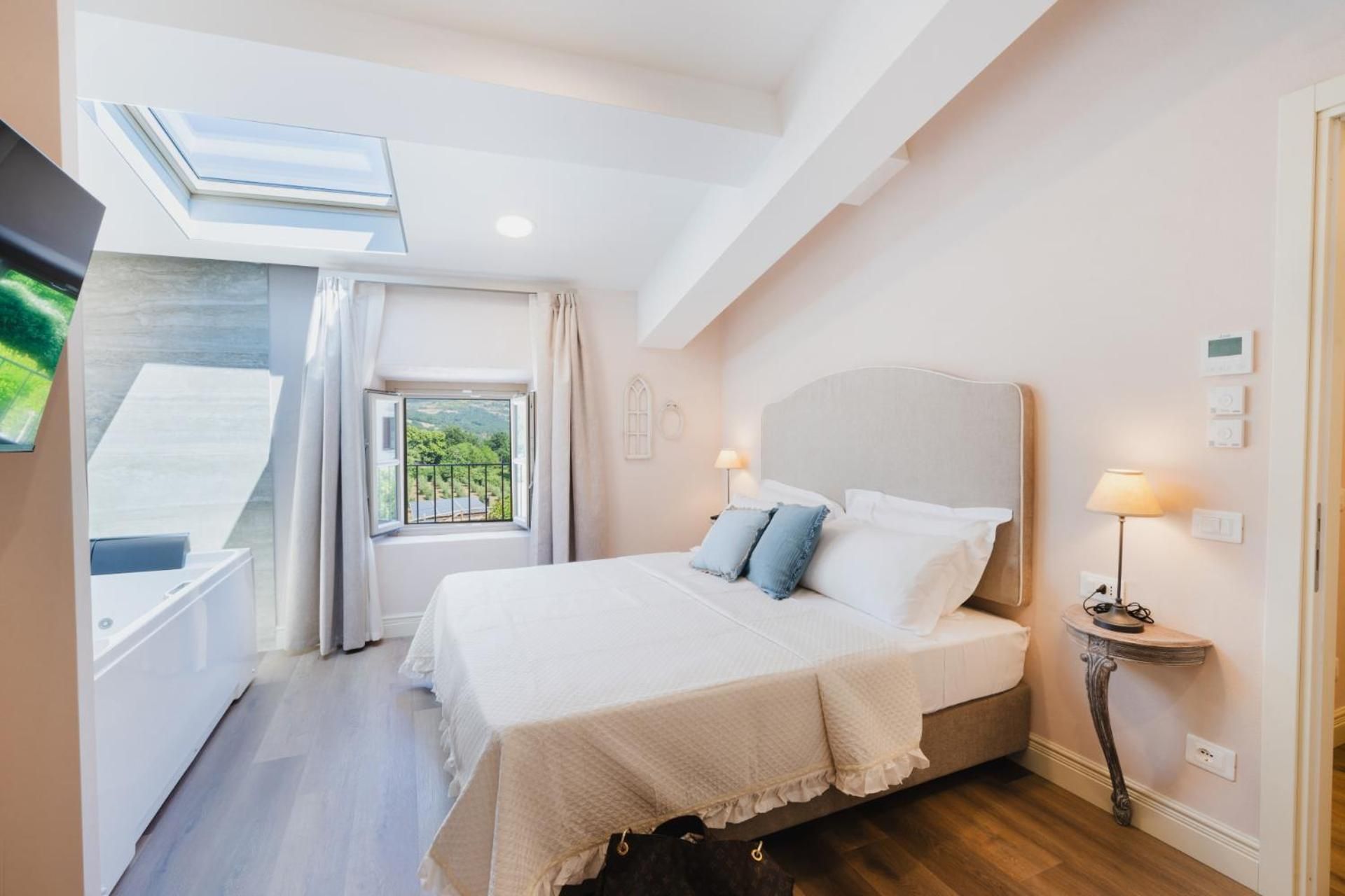 Suite with Hot Tub