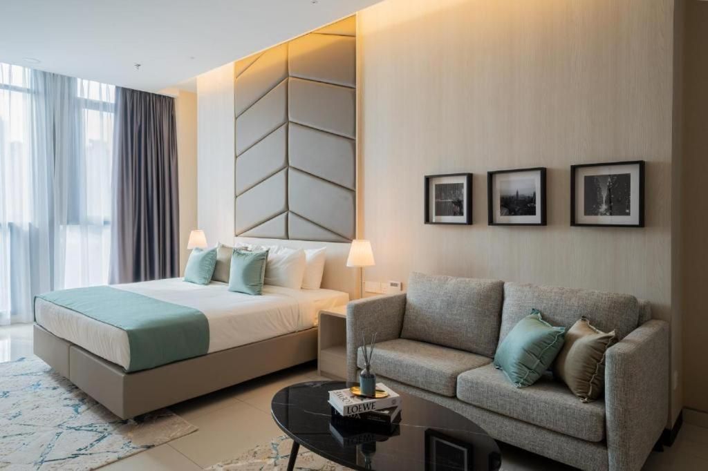 Deluxe King Suite