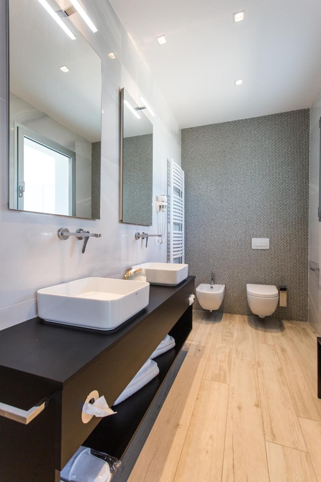 Deluxe Suite with Sea View