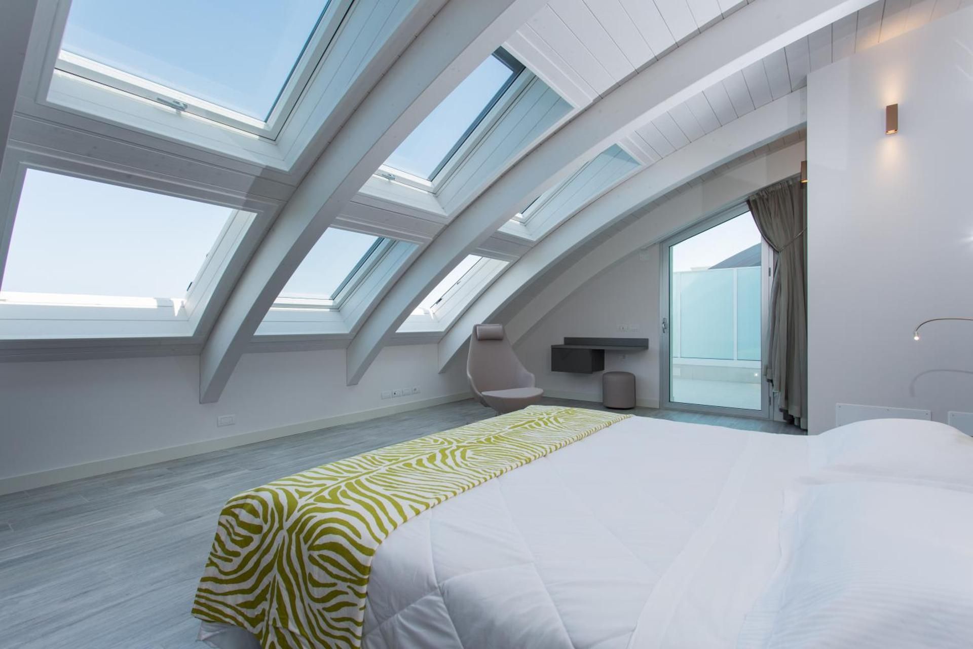 Queen Suite with Sea View