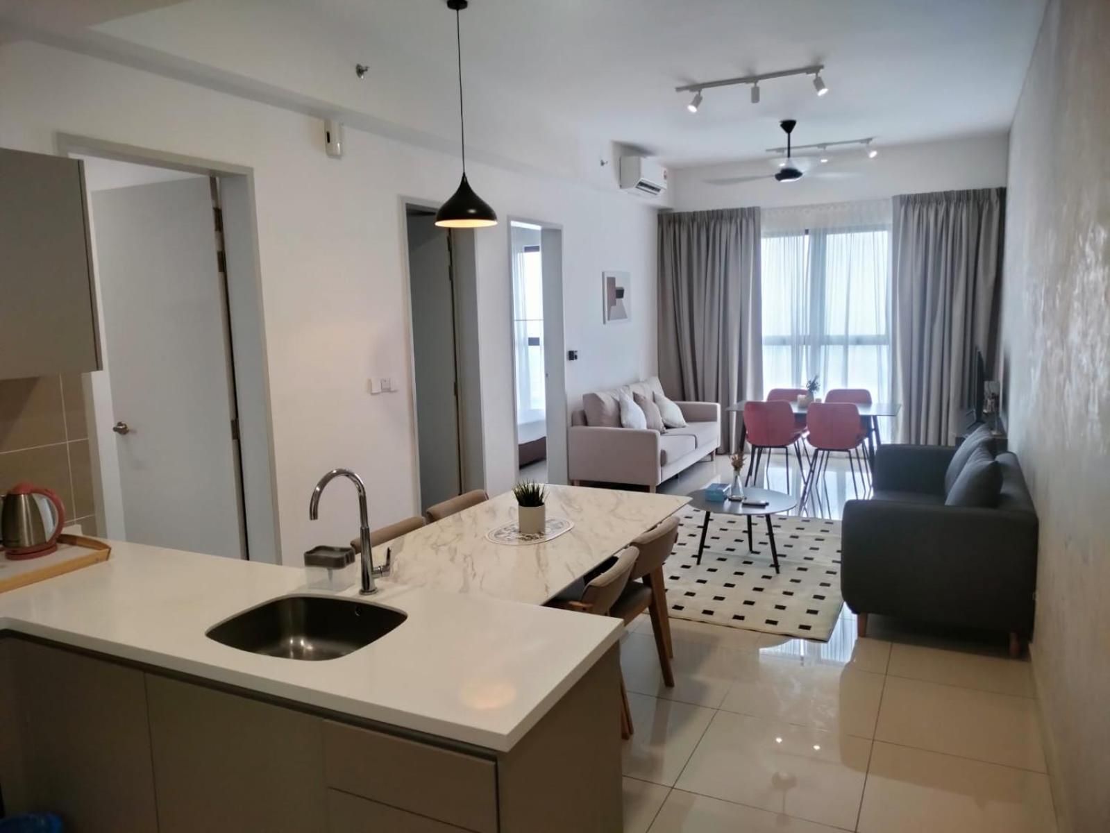 Deluxe One-Bedroom Apartment