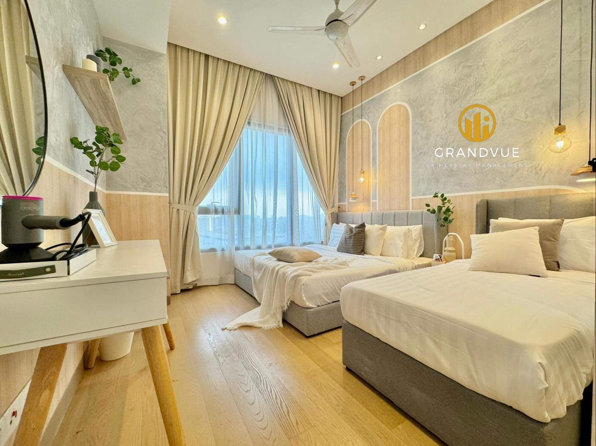 Deluxe One-Bedroom Apartment