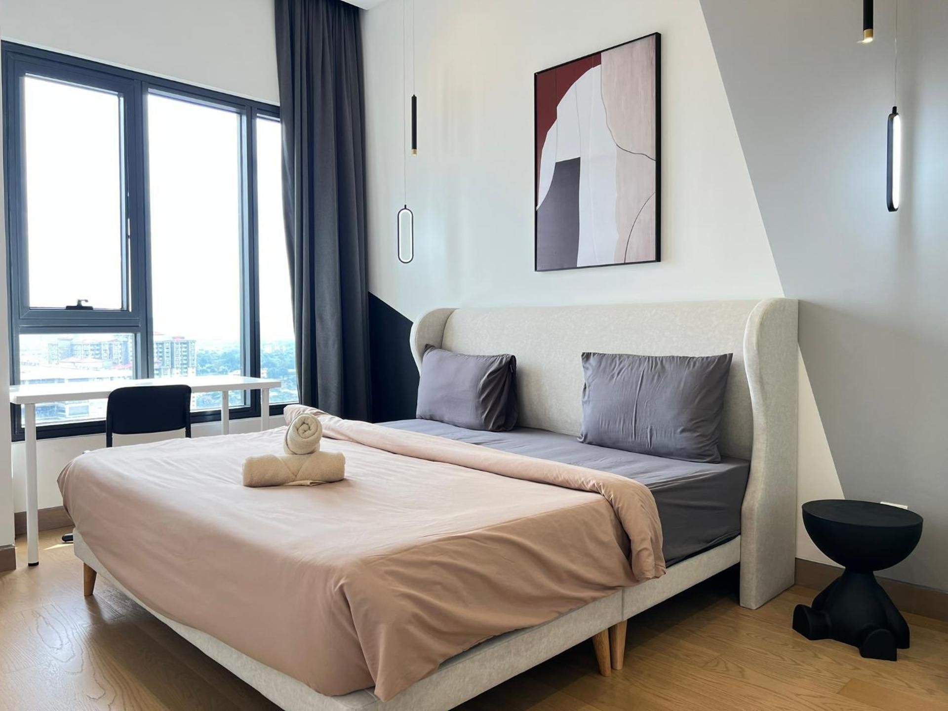 One-Bedroom Apartment with Balcony