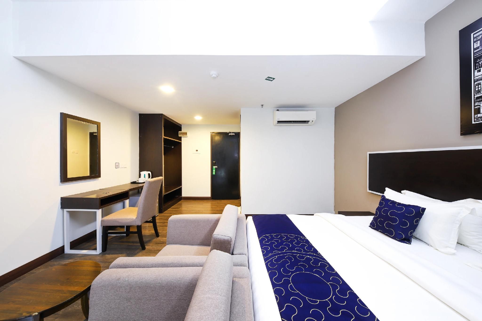 Deluxe Queen Room
