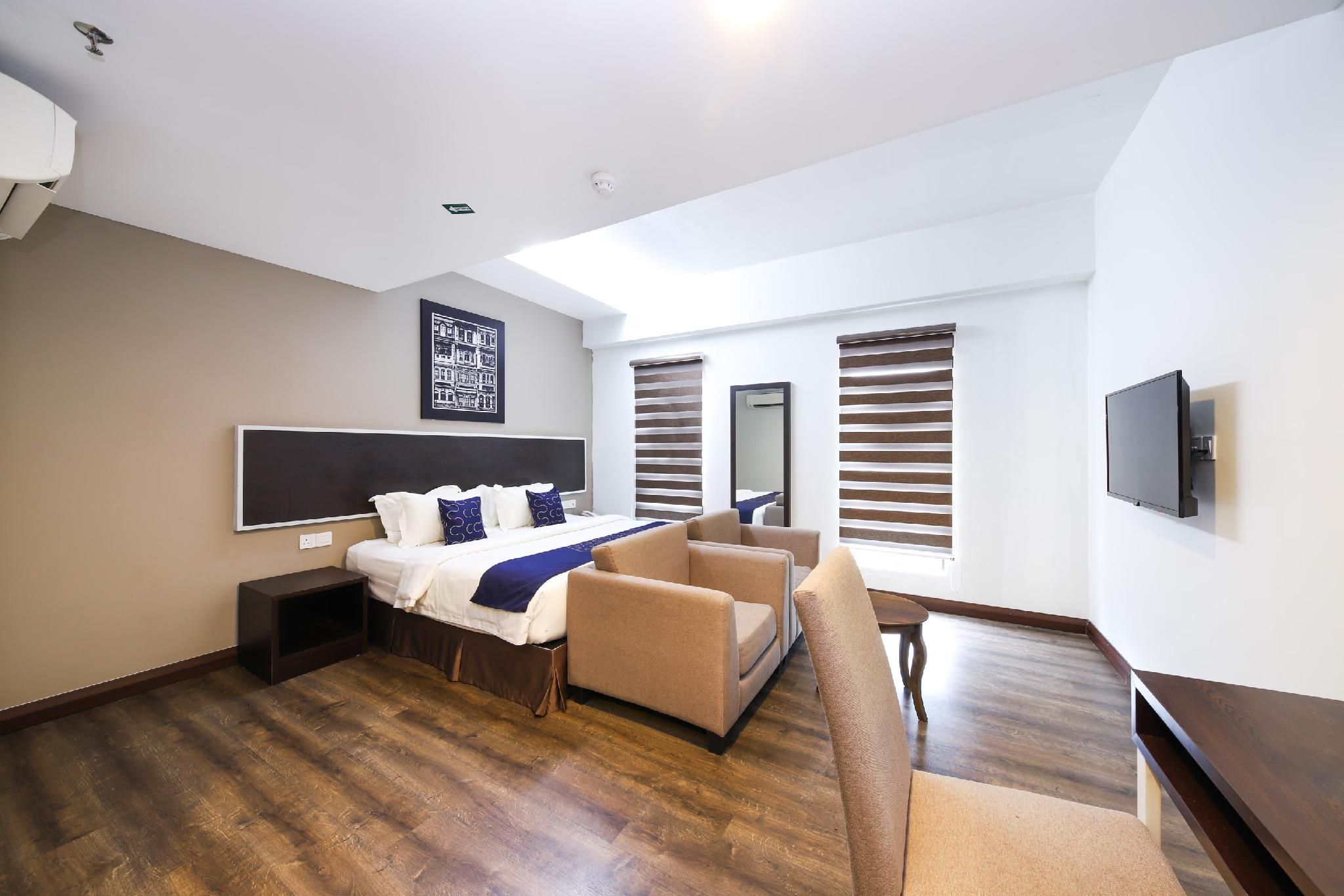 Deluxe Queen Room