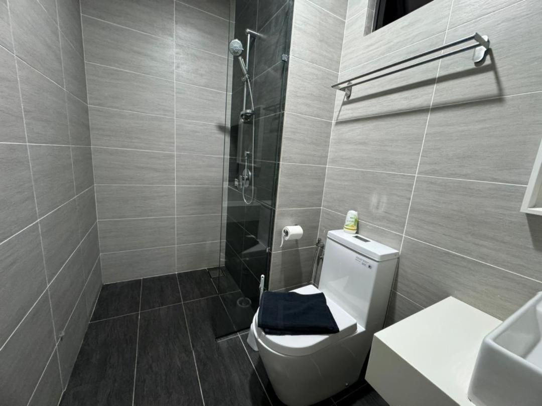 One-Bedroom Apartment with Balcony