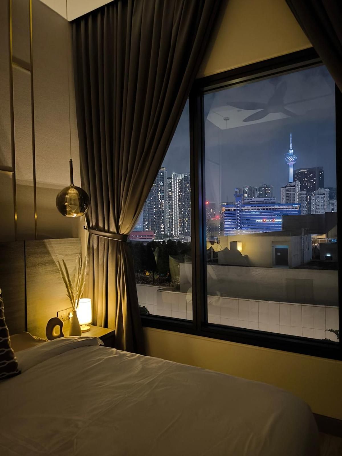 Two-Bedroom Deluxe Apartment with Balcony