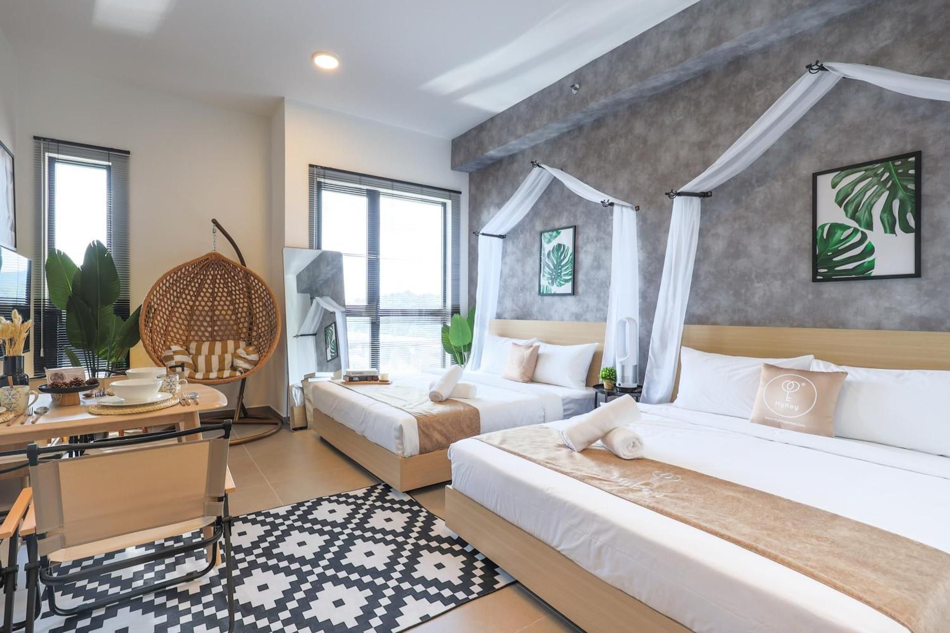 Premium Quadruple Studio