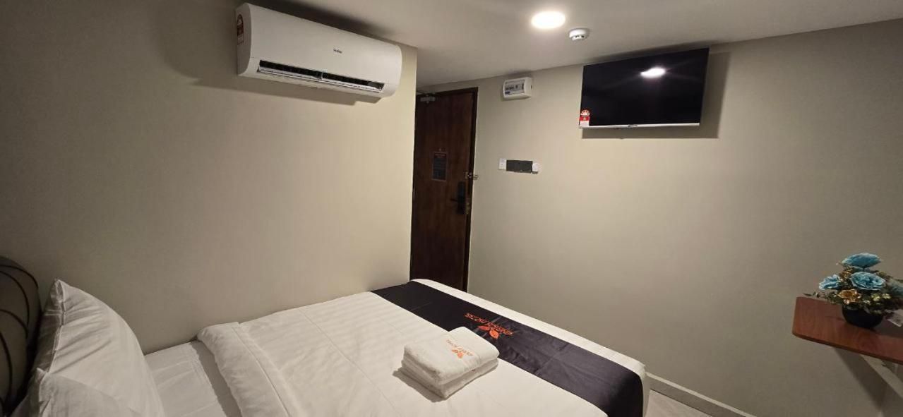 Standard Queen Room