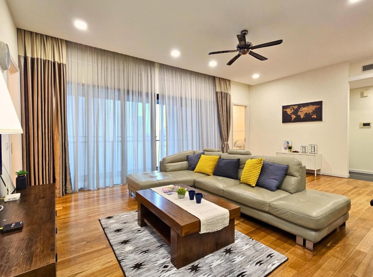 Three-Bedroom Apartment with Balcony