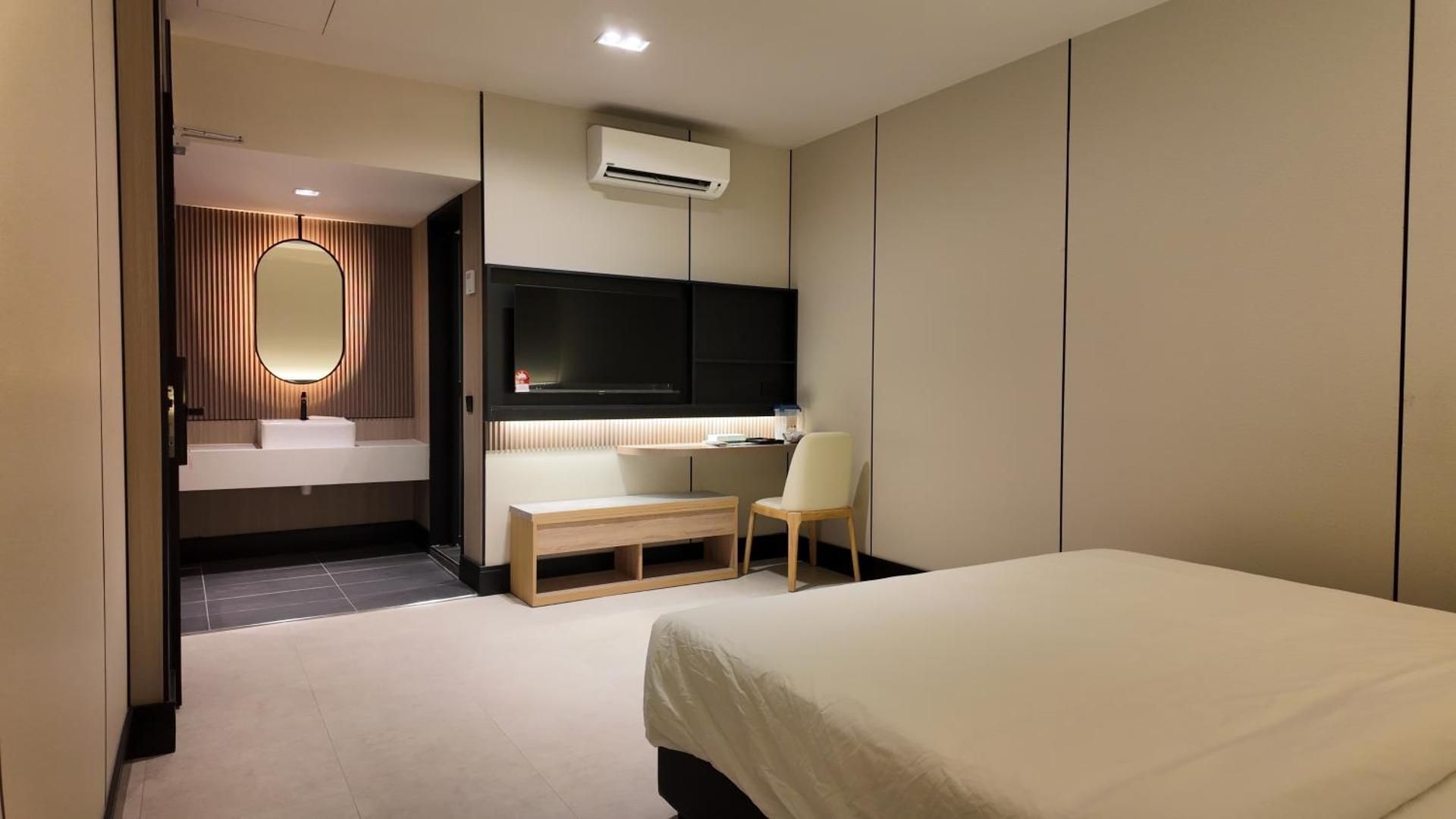 Standard King Room