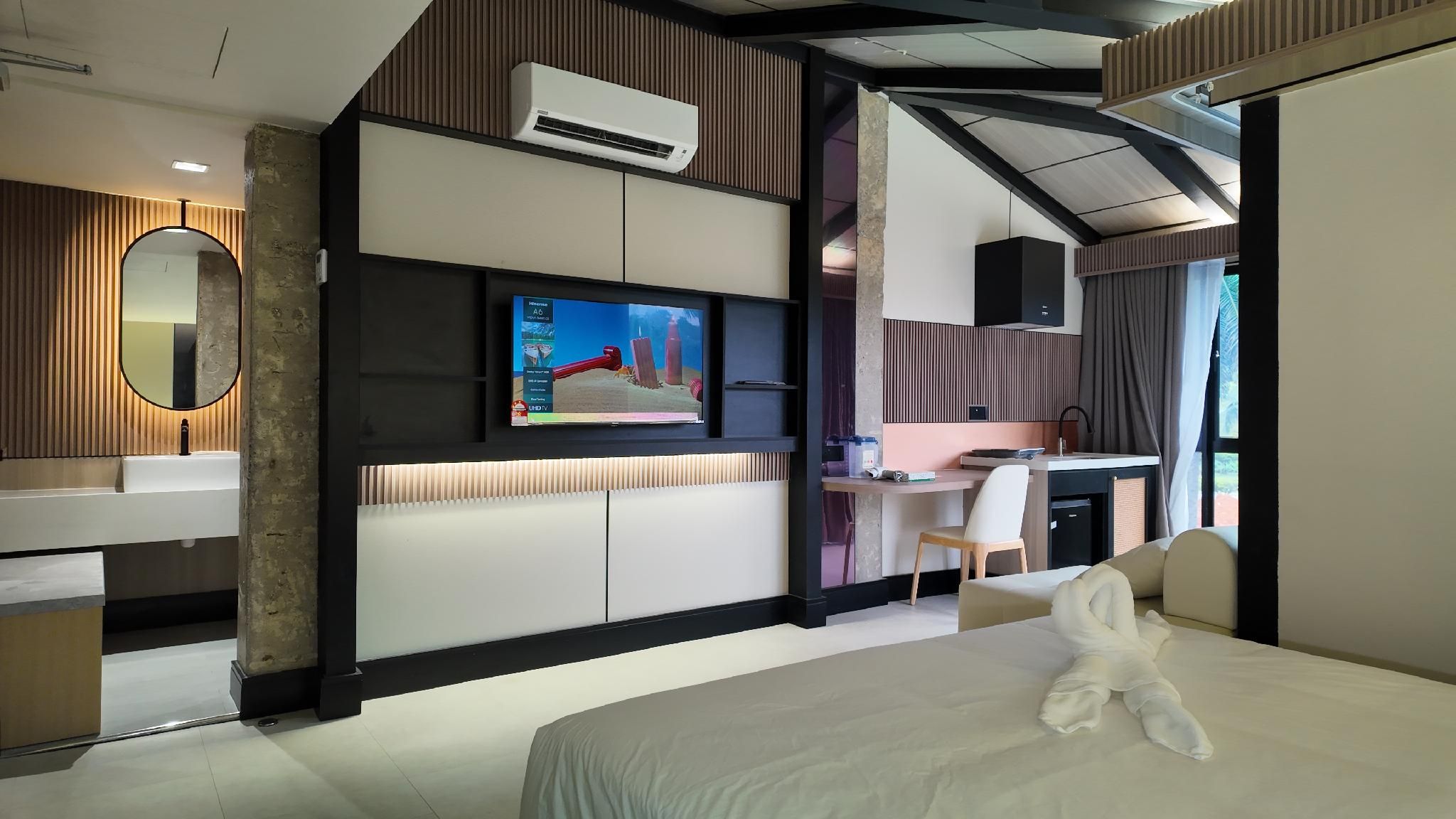 Junior Suite with King Bed