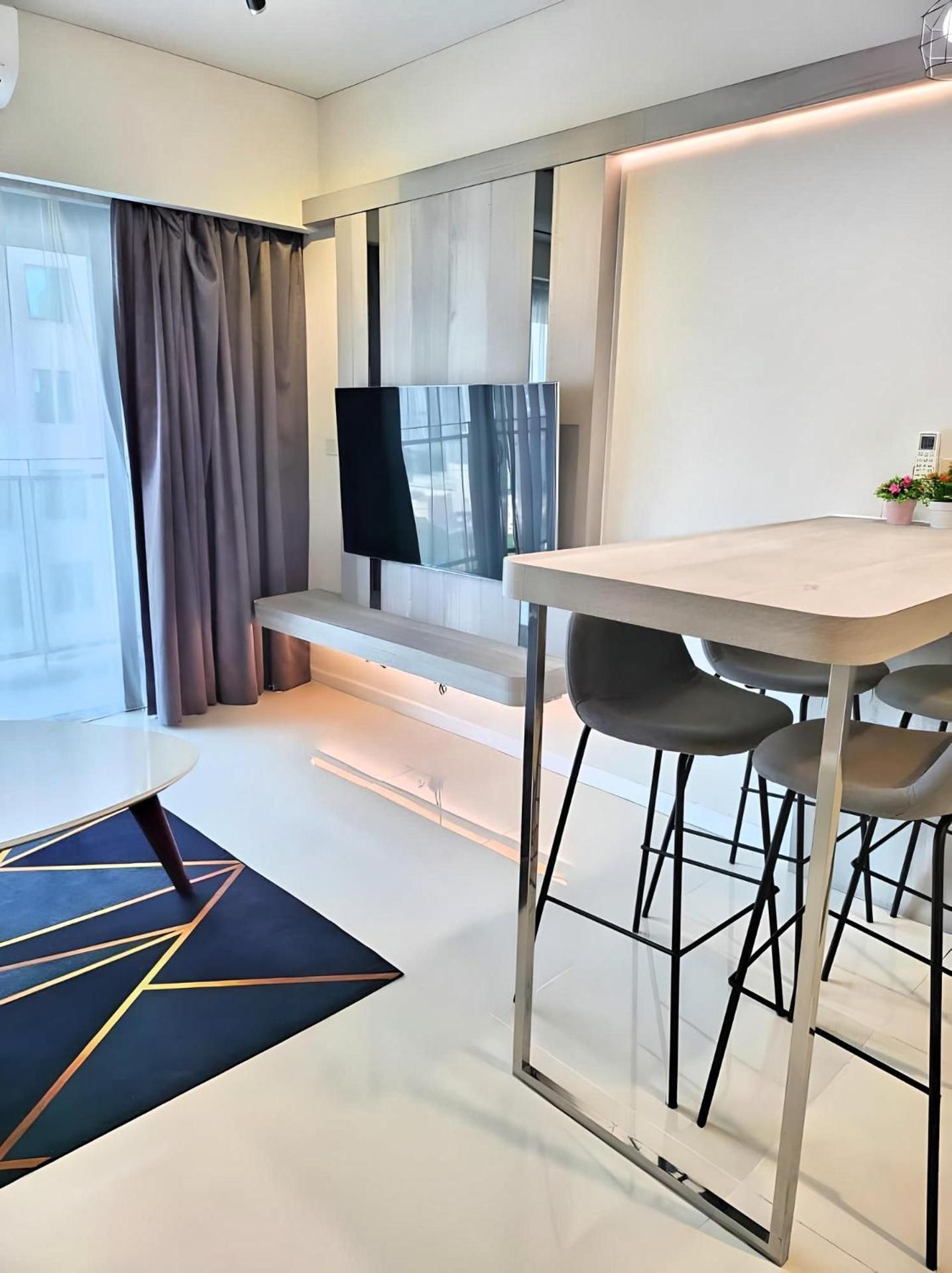 Superior One-Bedroom Apartment with Balcony