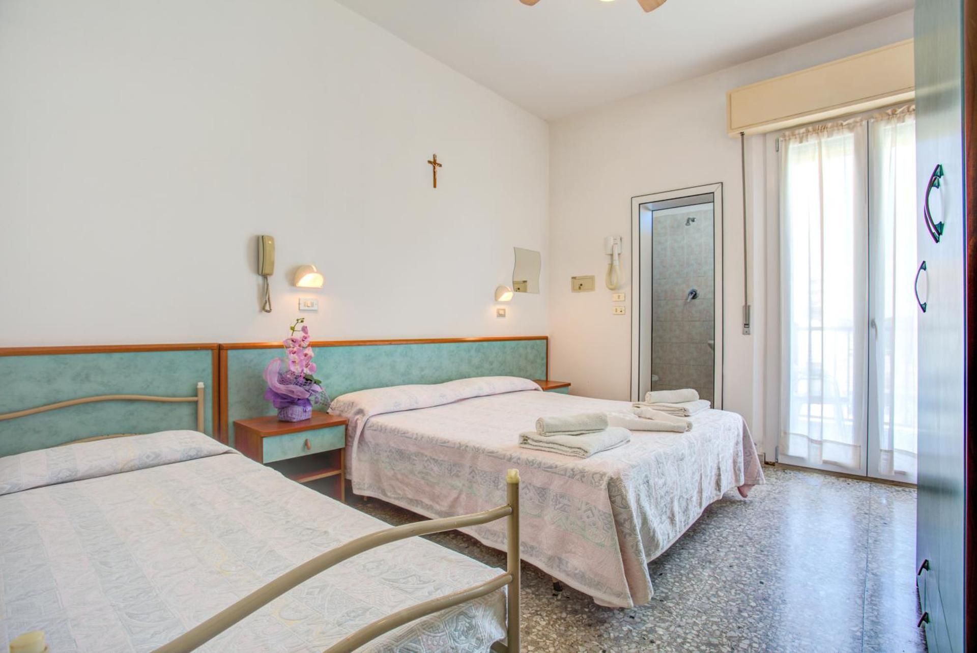 Triple Room with Balcony and Beach Access